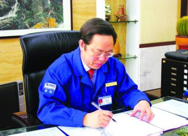 西瑪集團董事長(cháng)楊允成被評選為“感動(dòng)西安——2005年度推動(dòng)西安經(jīng)濟發(fā)展的十大新聞人物”之一。