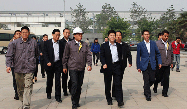 西安市委常委、常務(wù)副市長(cháng)岳華峰蒞臨西瑪電機調研指導。