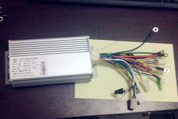 Z2直流電機控制器的安裝過(guò)程分享。